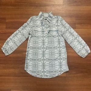 Mud Pie Grey and White Top